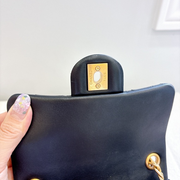 90% NEW CHANEL BLACK LAMB LEATHER SQUARE BAG - Picture 3 of 13